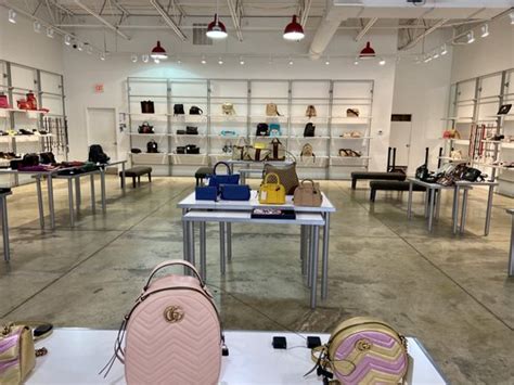 gucci outlet wrentham photos|wrenthampremiumoutlets.